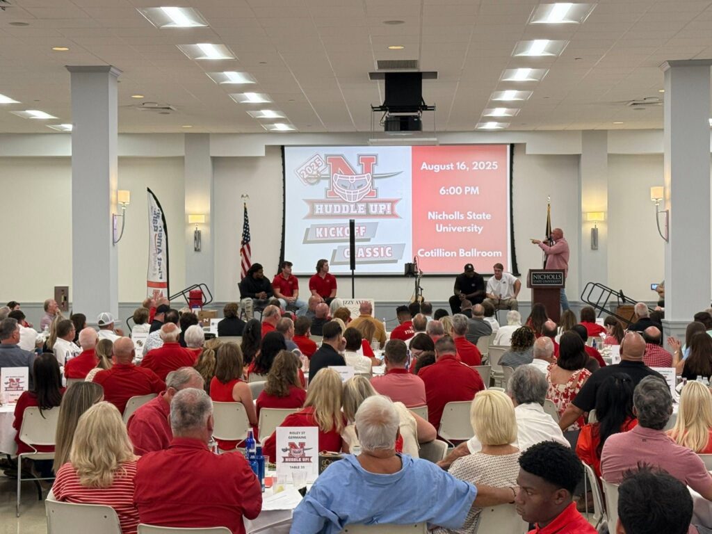 Image of crowd in nicholls ballroom for kickoff classic event